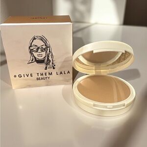 NIB #Give Them Lala Showstopper Pressed Highlighter